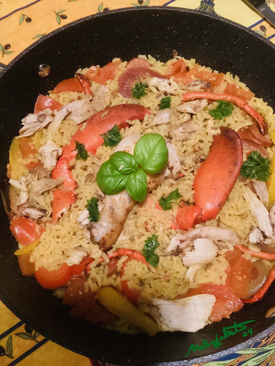 bebejabets's tweet photo. Last night, cooked my best one ever !
Mi mejor #paella a la quebequence #Quebec
#langosta #albahaca #perejil #ajo #pimientos #caldodepescado
#Lobster #Chiken #chorizo fresh #basil #parsley #redoignon #garlic #fishbroth
#homard #poulet #basilic #persil #ail #bouillondepoisson https://t.co/SMDDfCy96X
