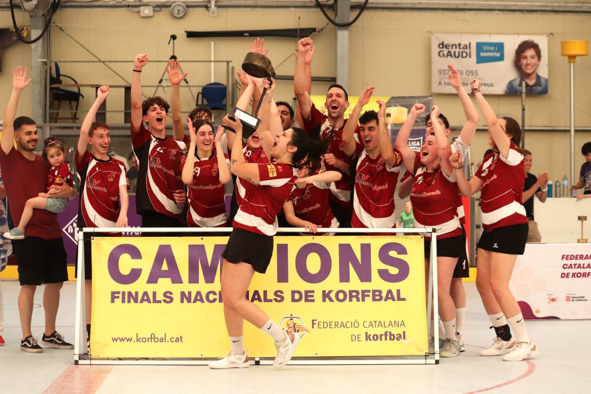 Moments de la Final de la Lliga de 2a Divisió de #Korfbal 2023-24 entre el @CKCastellbisbal B i el @CKVallparadIs B.

📰 Crònica de les finals i fotografies: korfbal.cat/?p=14626

📷 Fotos: Isabel Sánchez | #korfball #EsportMixt  #corfbol #SomEsport #Som750mil #esportcat