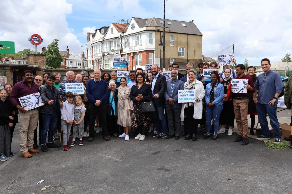 A good day to be out speaking to residents from Woodford Green. Talking about the brand new policing hub which will be opening in Woodford. After @MayorofLondon Sadiq Khan closed our local police station over 3000 Woodford Green residents joined my campaign to get visible