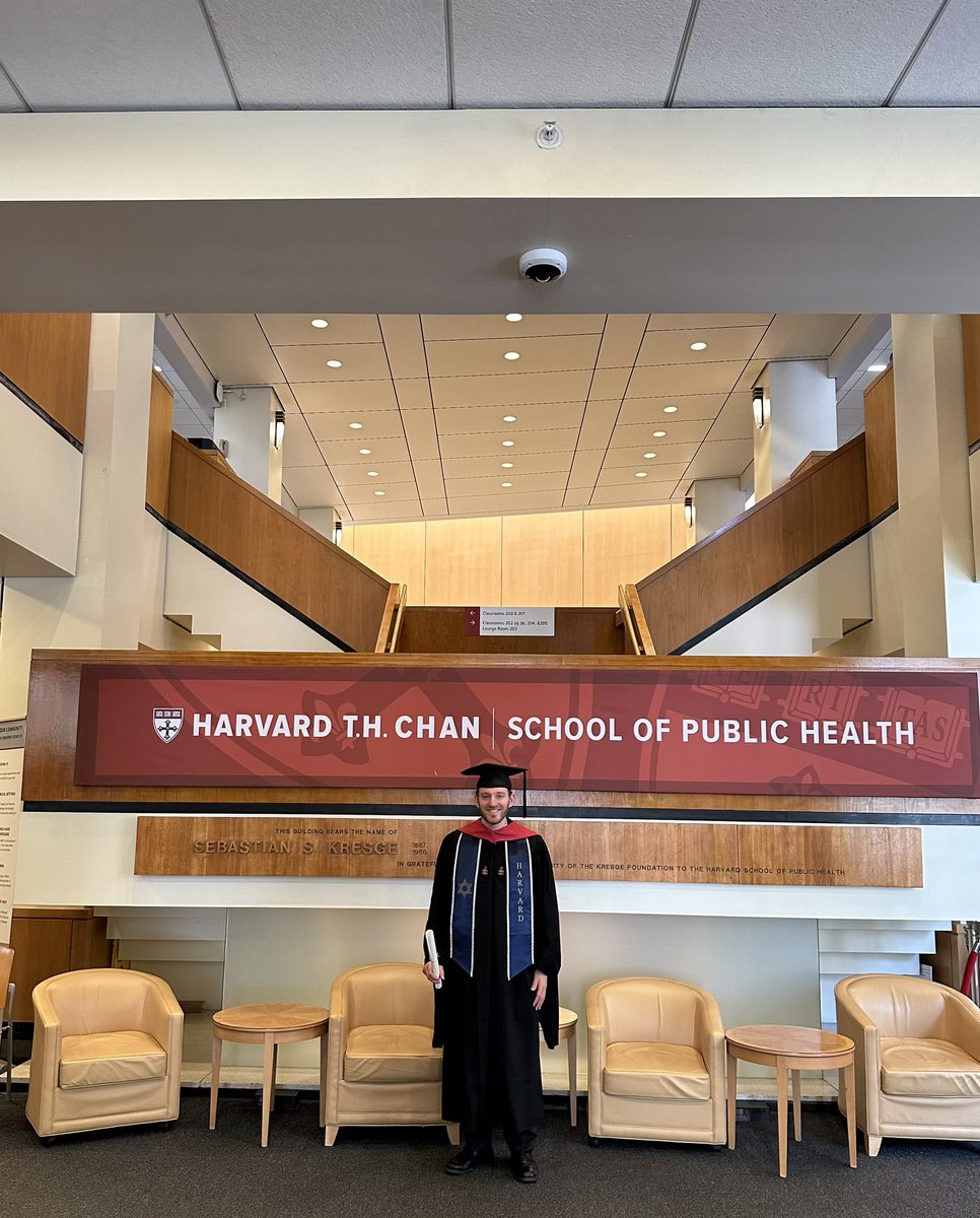 warren_fingrut's tweet image. Graduated @Harvard with a Master of Public Health in Epidemiology. 

The lessons I learned across my degree helped shape how I think about &amp;amp; tackle health disparities. 

Thank you to all my professors &amp;amp; classmates for a phenomenal 2 years!
#HarvardGrad @HarvardChanSPH