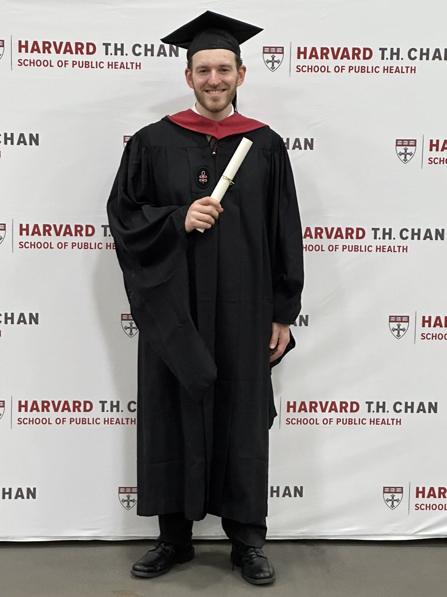 warren_fingrut's tweet image. Graduated @Harvard with a Master of Public Health in Epidemiology. 

The lessons I learned across my degree helped shape how I think about &amp;amp; tackle health disparities. 

Thank you to all my professors &amp;amp; classmates for a phenomenal 2 years!
#HarvardGrad @HarvardChanSPH