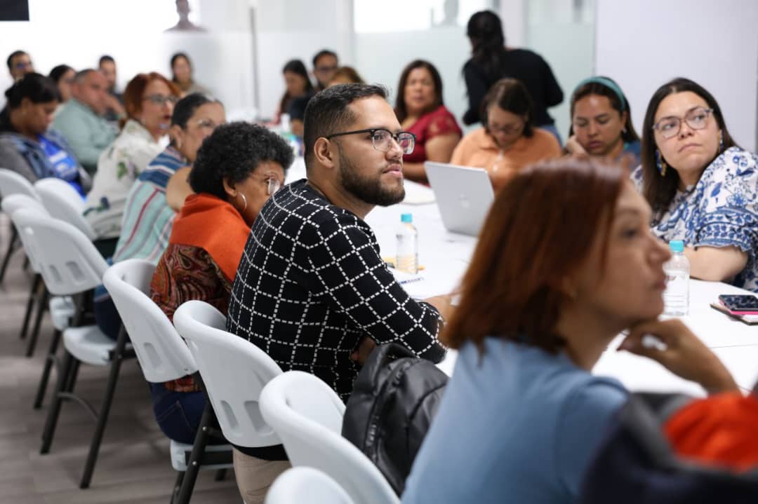 Para que el futuro nos sea más benevolente debemos empezar hoy a dibujarlo, creando y propiciando las condiciones y los nuevos caminos, donde tod@s podamos participar, que pueda llevarnos hacia el lugar donde queramos estar... Una Venezuela fructífera de bienestar colectivo. El