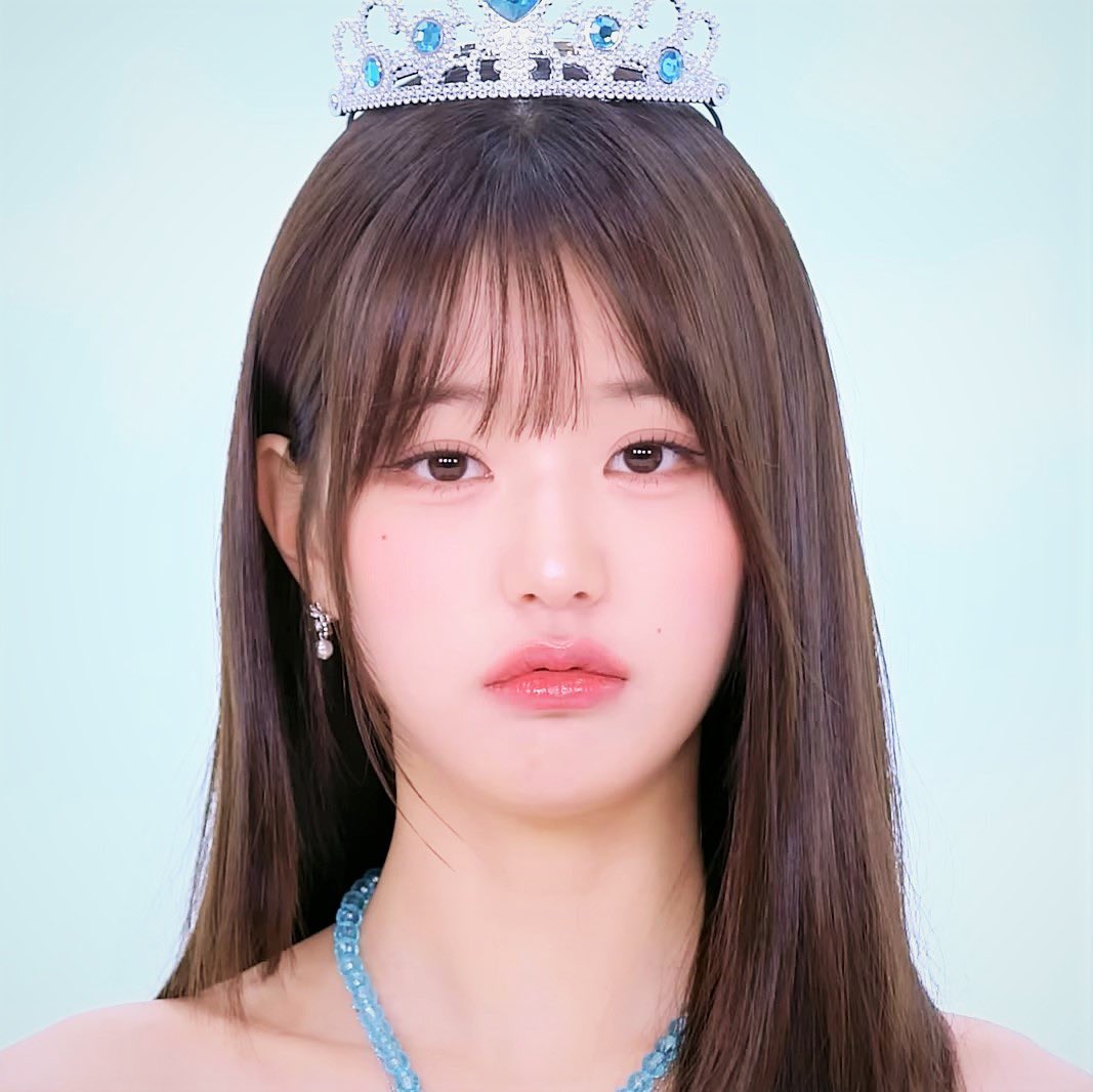 내가 생각해봣는데
공주랑 똥강아지가 동시에 공존할 수 있는 여자는 원영이뿐임