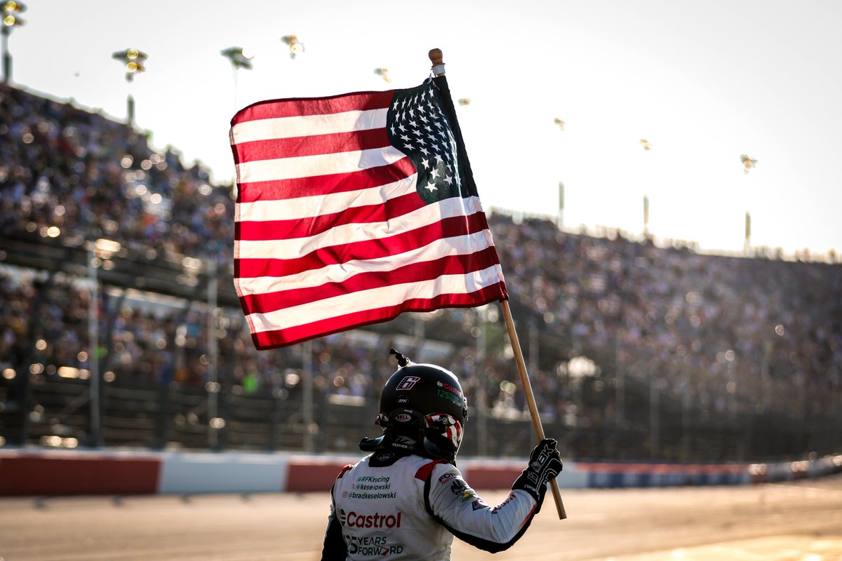 keselowski's tweet photo. Today we honor and remember those who've made the ultimate sacrifice 🇺🇸 #MemorialDay https://t.co/5riOyhbyZe