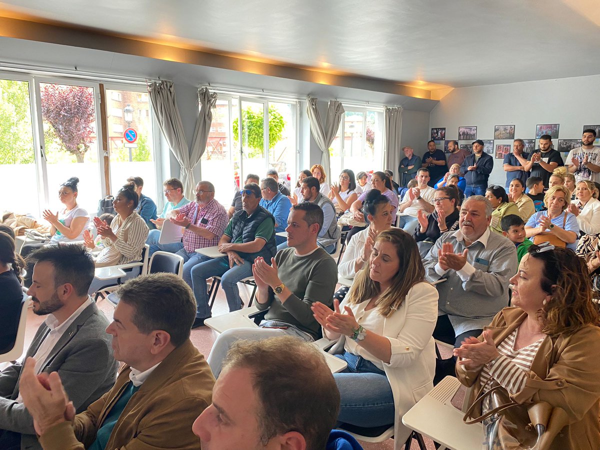 📸

Hoy en la Casa de la Juventud en Sotrondio, hemos inaugurado una emocionante exposición fotográfica sobre el pueblo gitano en nuestro concejo. 🧵👇🏻