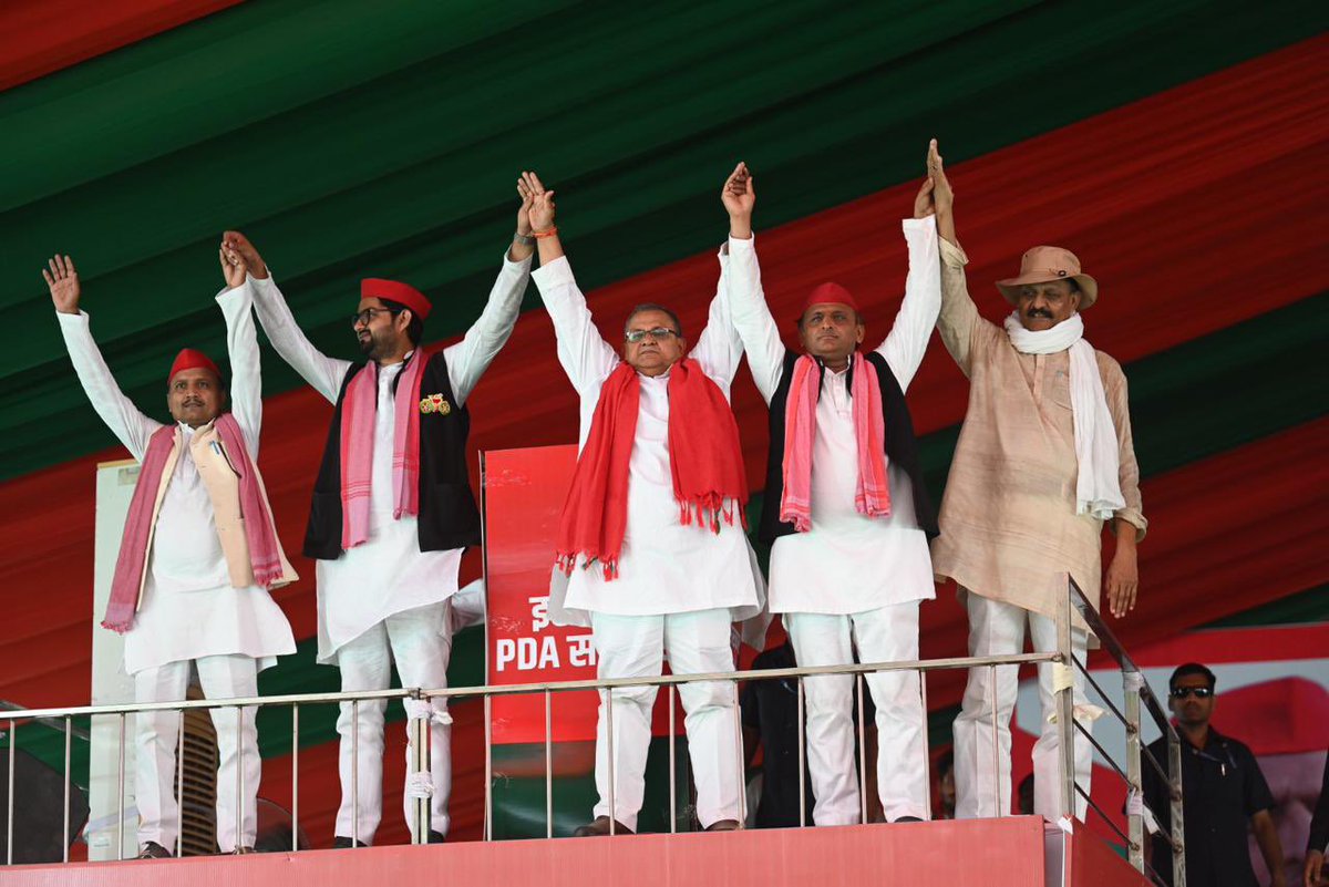 yadavakhilesh's tweet photo. सातवें चरण तक आते-आते जनता इतनी होशिया�� हो गयी है कि उसे मालूम है कि किसे जिताना है, 

इस बार अनोखा चुनाव हो रहा है, जनता ही लीड कर रही है..

सातवाँ चरण नकारात्मक भाजपाई का समापन समारोह साबित होगा

@ गाजीपुर https://t.co/zOB5wOyZQl