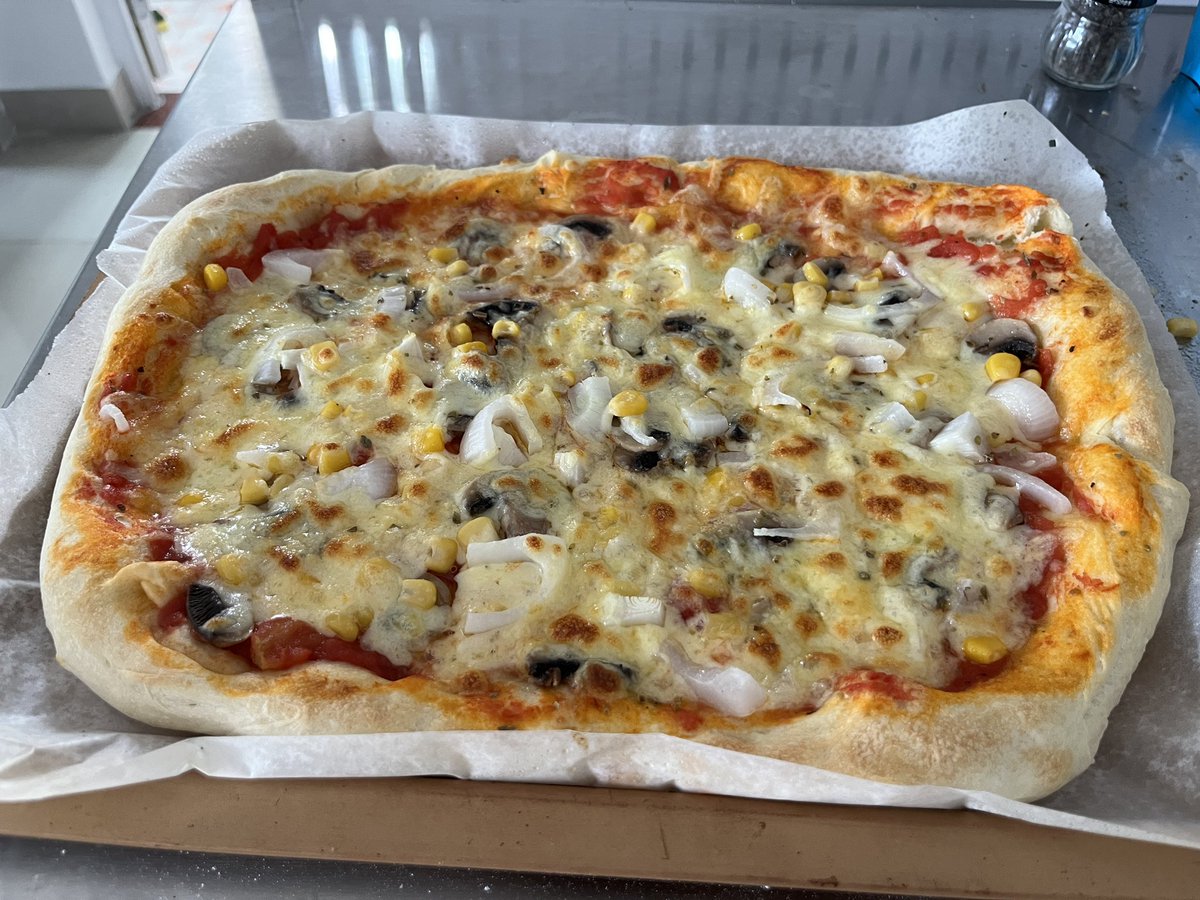 WaFilip's tweet photo. @gunthera_mws Mi też niedawno udało się zrobić domową pizzę ;) https://t.co/BTQPFxV6aT