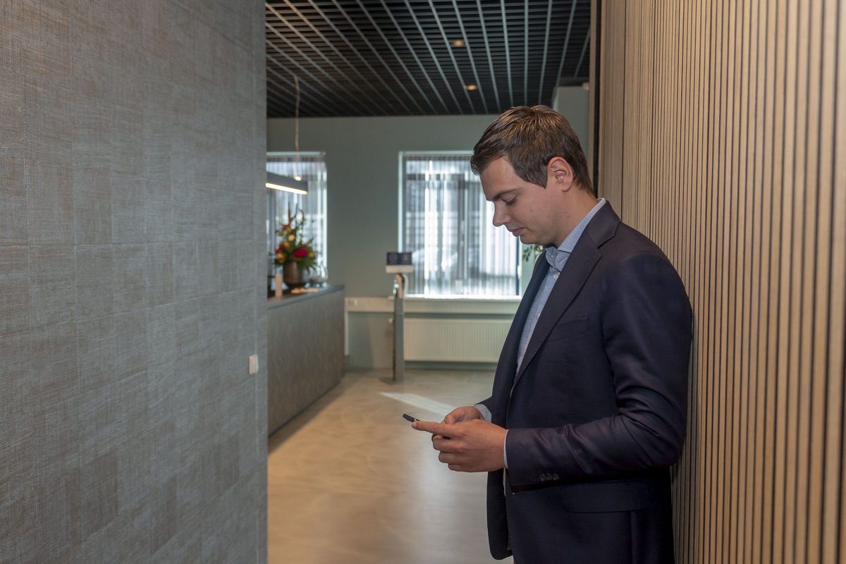 De Belastingdienst heeft de aftrekbeperkingen van boetes en dwangsommen verduidelijkt. De belangrijkste verandering? Geldboetes en dwangsommen zijn niet aftrekbaar van de winstbelasting, net als de gerelateerde kosten. sowo.kr/0TdXoJJm
