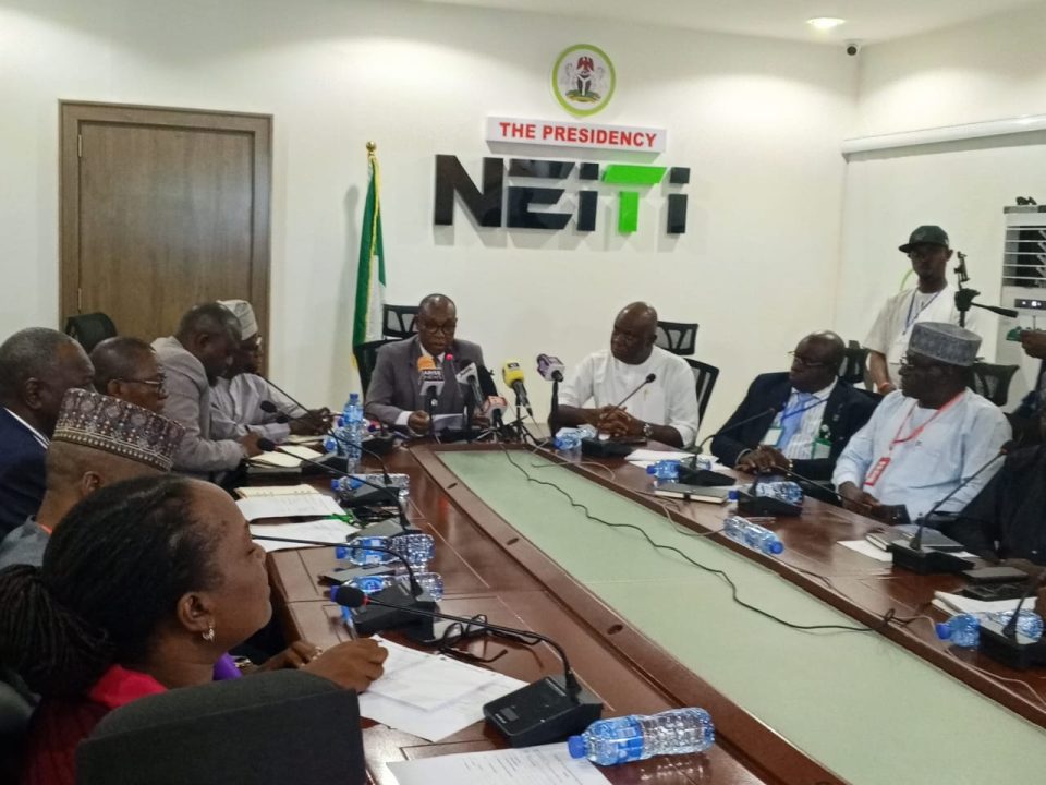 radionigeriahq's tweet image. The Nigeria Extractive Industries Transparency Initiative (NEITI) has launched the Inter-Ministerial Task Team (IMTT) to analyze industry reports on oil, gas, solid minerals, and fiscal allocation.
#RadioNigeria #OilandGas #SolidMinerals

 radionigeria.gov.ng/2024/05/27/oil…