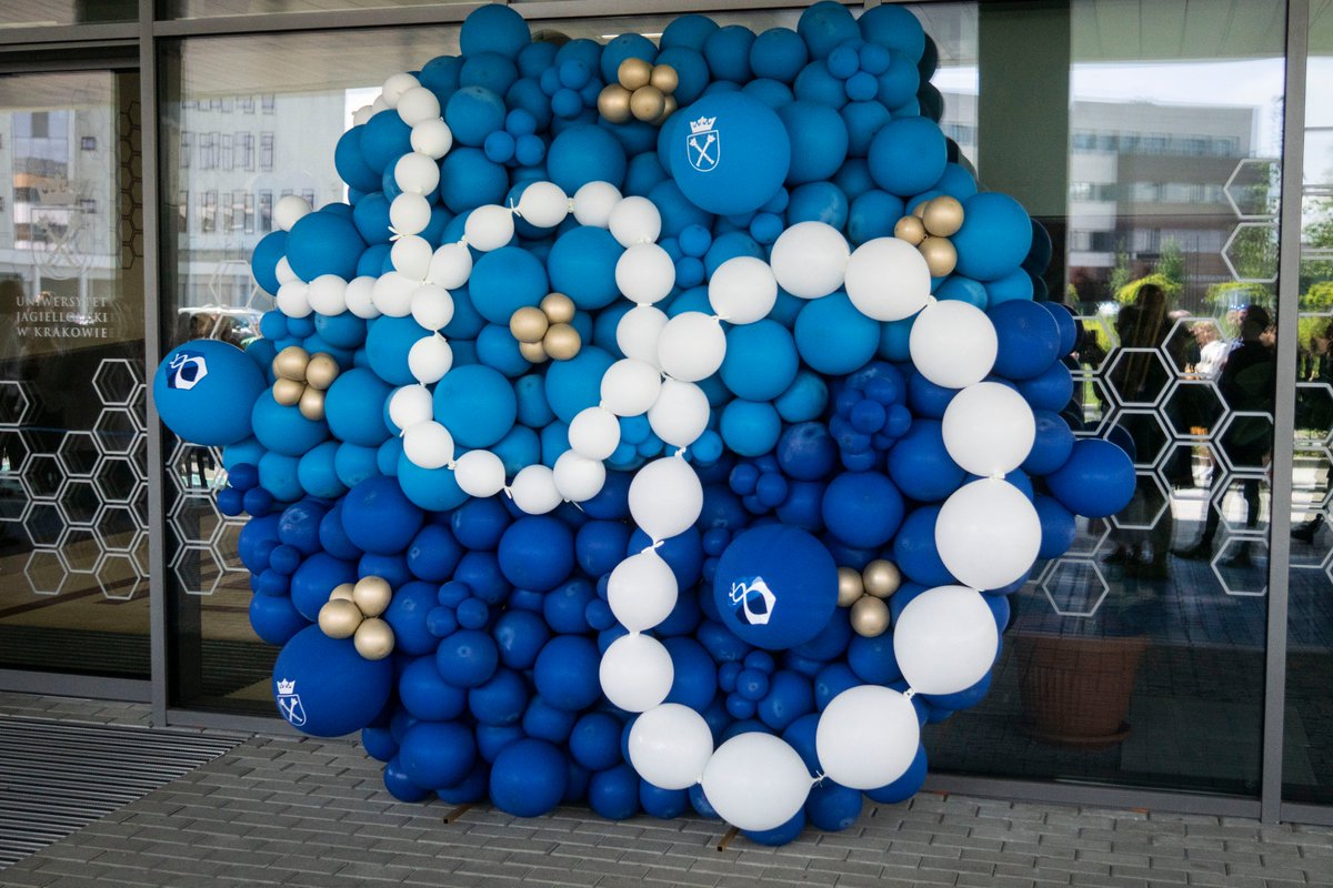 MCB_UJ's tweet photo. Celebrating a decade of #innovation! 🎉 

Last Friday, we marked the 10th anniversary of the MCB with the grand opening of its expanded headquarters.  🧬🔬 

@JagiellonskiUni @naukawpolsce https://t.co/QVGHox4bmP