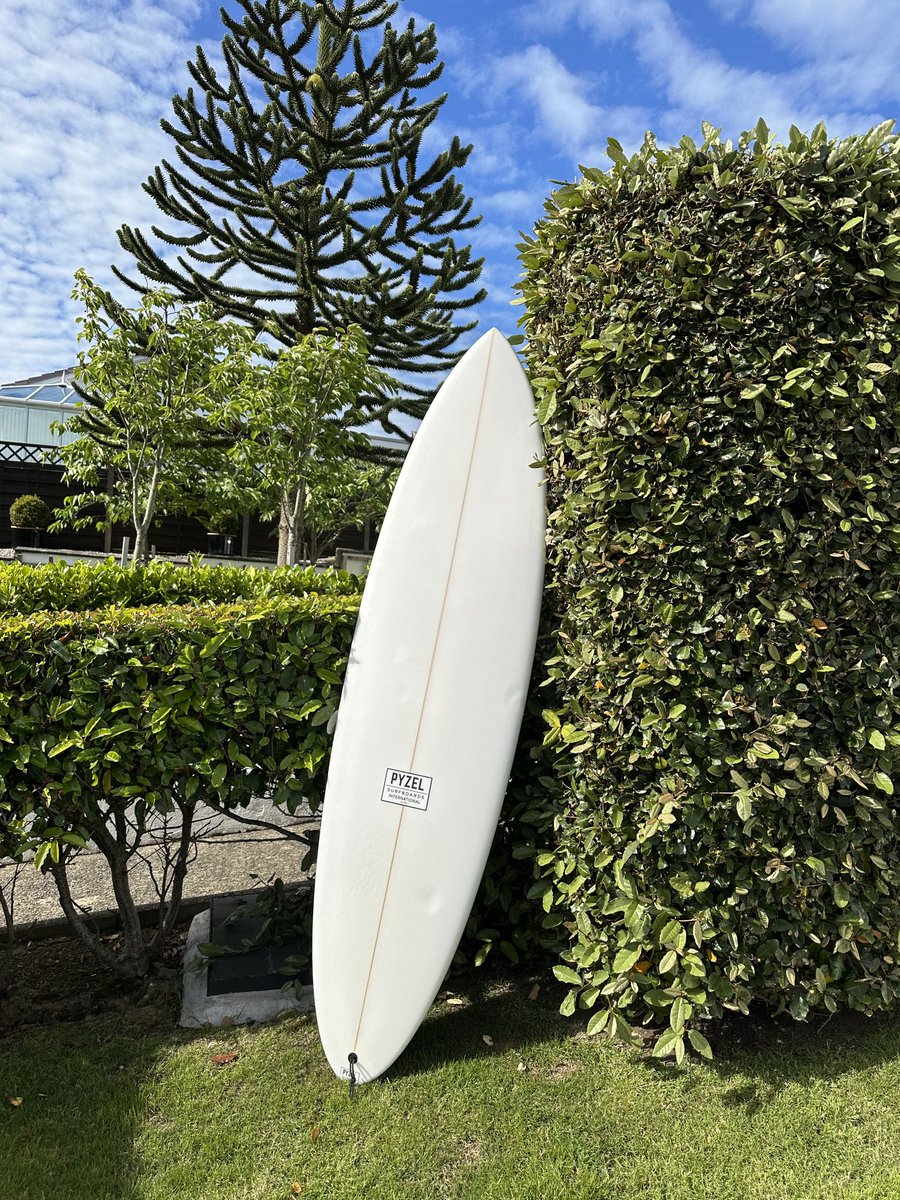 TyrrellTeacher's tweet photo. What else are you going to do when it’s onshore?
#Pyzel Mid length Crisis
Designed in Hawaii, finished in Cornwall @oceanmagic https://t.co/jOHTMFJftp