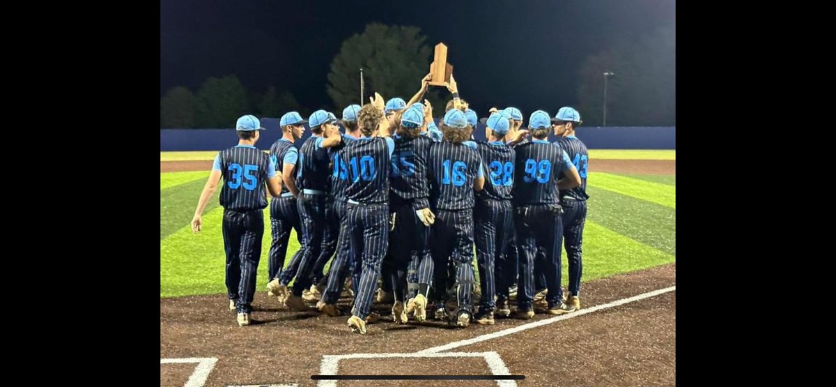 Keep these boys and family members in prayers today as Muhlenberg County had a tough night, some are probably running on no sleep or little rest worrying about their homes, friends and family. They need your support today going into the first round of Regionals⚾️