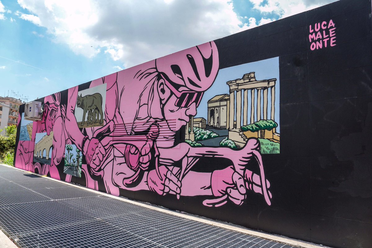 🎨 A special guest at the unveiling of the mural dedicated to the Corsa Rosa 😉 🎨 Un ospite speciale all'inaugurazione del murales dedicato alla Corsa Rosa😉 #GirodItalia