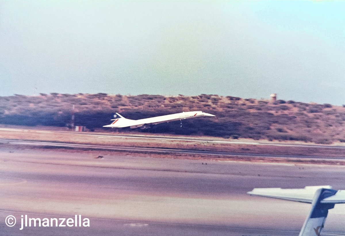 From my personal collection. British Airways Concorde (G-BOAD). Aeropuerto Internacional de Maiquetía (VEN). Dec/1989 @Fly_BOAC @Birdseed501 @plane_spotters @BCalStewardess @Tim_the_Pilot @MaxK_J @ClassicsPlanes @AvgeekMel @BristolAero @GbhvfRon @MaestroFlying @flydeck60 @n194at