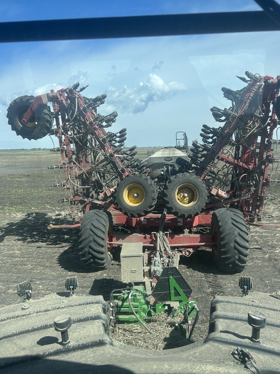 Stick a fork in me. 377 tractor hours and 10978 aces later #Plant24 is completely finished, now just a hour road trip to get the drill home. Already excited for next year with a bunch of changes coming. 😉 #AgTwitter
