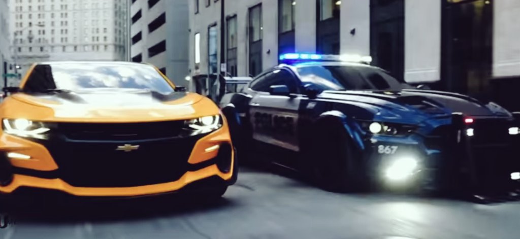 รถตำรวจมัสแตงเร่งความเร็วประกบข้างรถสีเหลือง ทว่าสิ่งที่คิดอยู่ก็ไม่ใช่การโฟกัสเหตุการณ์ตรงหน้าตอนนี้

สิบปีมาทั้งเจ็บตัว เกือบตาย เพื่อนกลายเป็นอะไหล่เซียงกงกันหมดแล้ว เหลือแค่ผู้นำเฮงซวยที่ตอนนี้รับใช้ยัยแก่ที่ต้องการจะระเบิดโลก

บาร์ริเคตไม่เก่งเรื่องเทียบน้ำหนักนัก

+