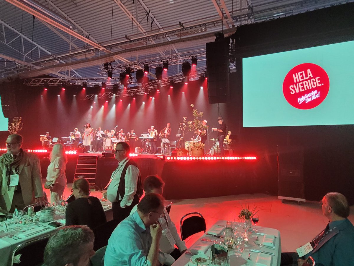 ErcaRural's tweet photo. ERCA attended the #SwedishRuralParliament2024, uniting 860 delegates, representing rural communities. Organised by #HSSL, it echoes rural Sweden's voice. The event featured political debates, emphasising rural issues' importance. Explore the vibrant discussions below! 👇

#ERCA https://t.co/8DnN0KXwfm