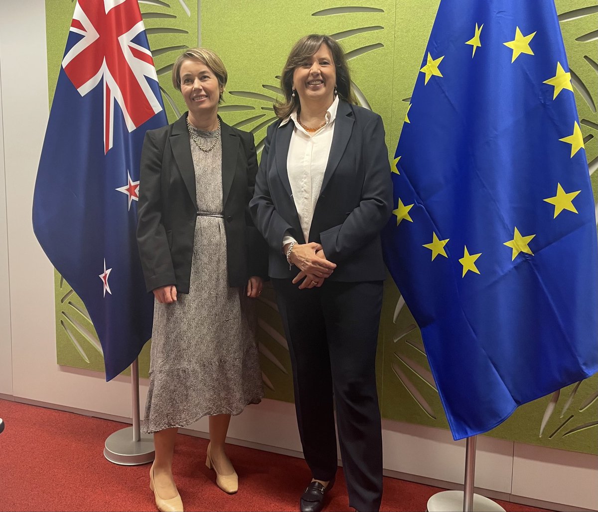 PAMPALONIPAOLA's tweet photo. EU and New Zealand 🇪🇺🇳🇿reaffirmed their strong bilateral relationship, at a meeting of the Joint Committee in Brussels on 27 May. Thanks to my Co-Chair 
for travelling from Wellington to lead the NZ Delegation. Joint Press release ➡️
https://t.co/QYUvndAWPq https://t.co/aorl8uokVR