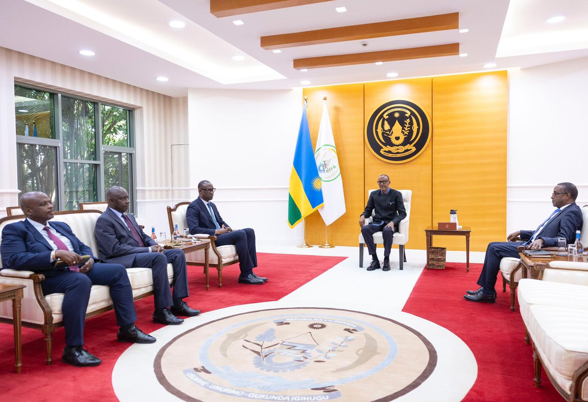 Today at Urugwiro Village, President Kagame received Abdoulaye Diop, Minister of Foreign Affairs of Mali and Special Envoy, who delivered a message from HE Col Assimi Goïta, President of the Transition, Head of State of Mali.