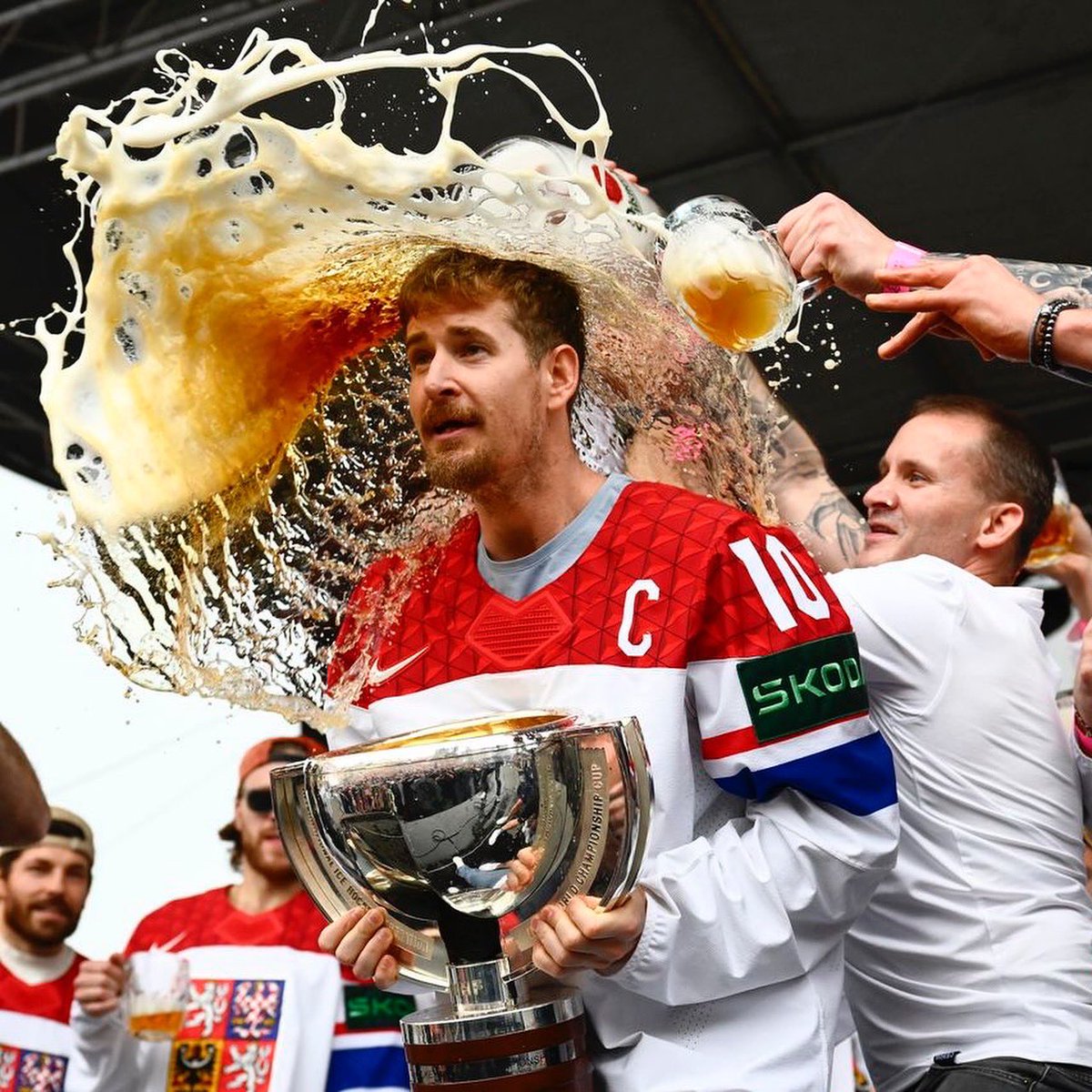 SportovniHlasky's tweet photo. 🇨🇿 Fotografie roku! 😀 🍺 https://t.co/6ZrqGUgQHa