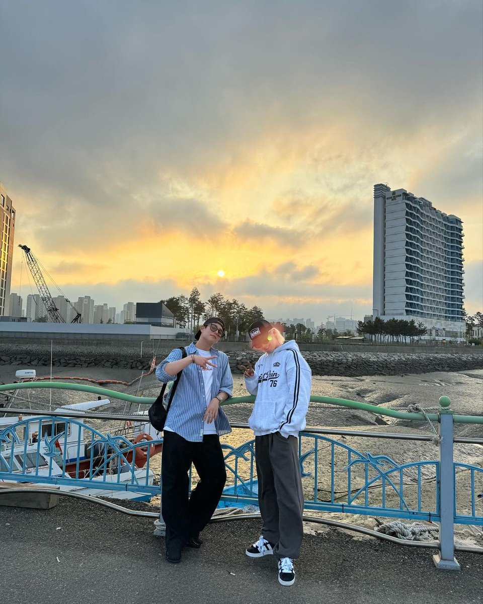 ASTRO_Spain2's tweet image. [🎥] 27.05.2024

Actualización de #MJ con #LEESEUNGJUN de #ONF en IG (1/2):

📎instagram.com/p/C7eAdaapYhz/

#엠제이 #ASTRO #아스트로 @offclASTRO #승준 #온앤오프 @WM_ONOFF 

No olvides reaccionar a la publicación de IG💜