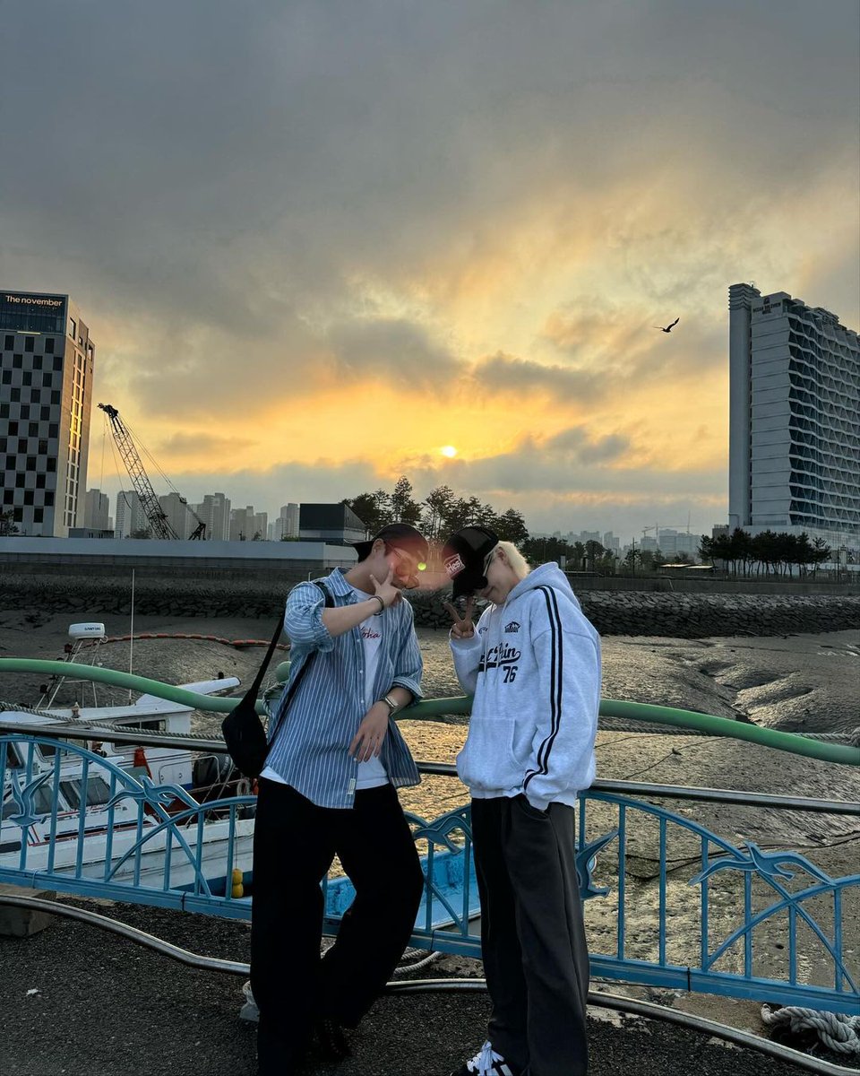 ASTRO_Spain2's tweet image. [🎥] 27.05.2024

Actualización de #MJ con #LEESEUNGJUN de #ONF en IG (1/2):

📎instagram.com/p/C7eAdaapYhz/

#엠제이 #ASTRO #아스트로 @offclASTRO #승준 #온앤오프 @WM_ONOFF 

No olvides reaccionar a la publicación de IG💜