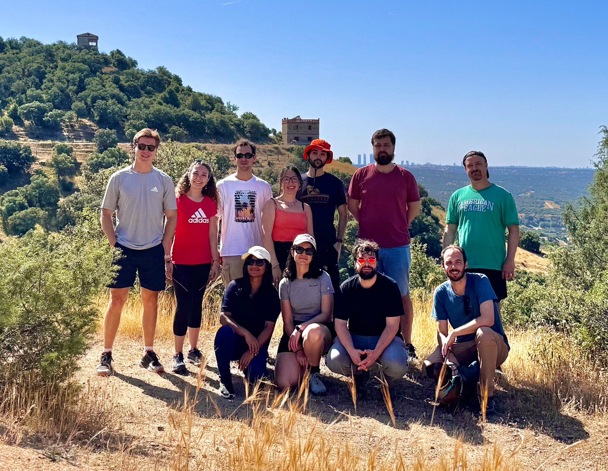 Last week the anual @PhoND_UAM group hike. In Dutch we say an #elftal… still can’t believe how massive this team is suddenly! #EnVision #11tal #luckypi