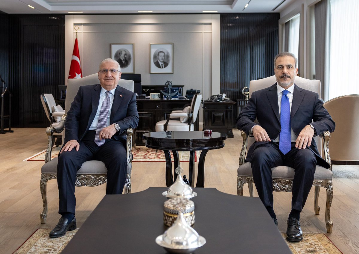 Bakanımız @HakanFidan, Balgat’ta Milli Savunma Bakanımız Yaşar Güler ile bir araya geldi.