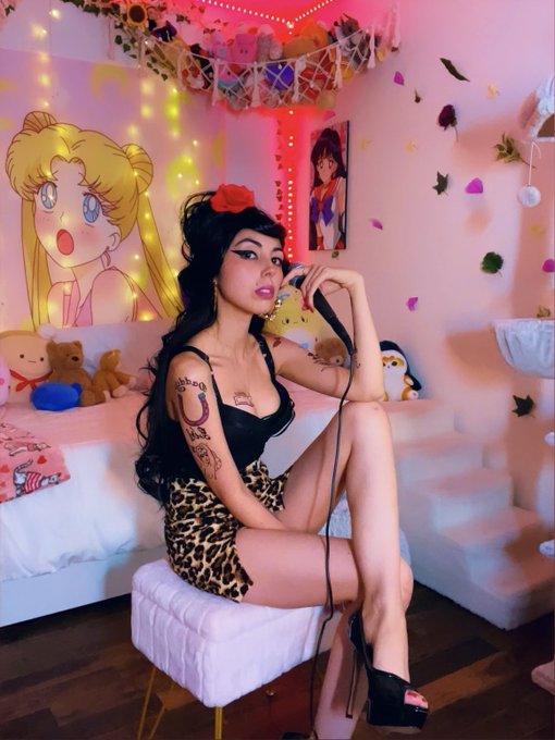 💋🌹🖤🎺🎶🎷 Another TikTok #Cosplay of an #icon #amywinehouse #backtoblack https://t.co/gqeHqciatp<a href="/tag/cosplay"class="tags">#Cosplay</a><a href="/tag/icon"class="tags">#icon</a><a href="/tag/amywinehouse"class="tags">#amywinehouse</a><a href="/tag/backtoblack"class="tags"><span>#backtoblack</span></a>