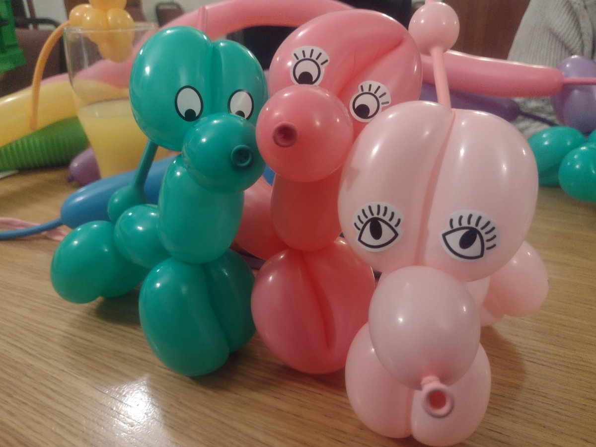 We are really looking forward to our balloon modelling master class event in Stevenage High Street tomorrow (Tuesday) evening at eight.  Why not come on down and join in ?  StevenagePlus.co.uk (Picture from last time we held this event, in 2022.)