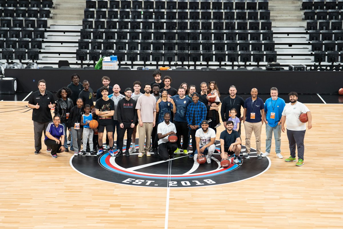 Tu veux faire comme nos abonnés et tester le parquet de l'adidas arena ? Rejoins la famille Paris Basketball en t’abonnant dès aujourd’hui ! ➡ tinyurl.com/yujhuybh