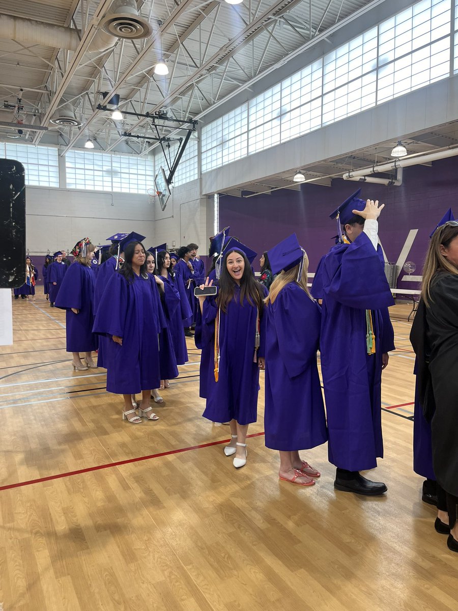 Angela Mell tweet media