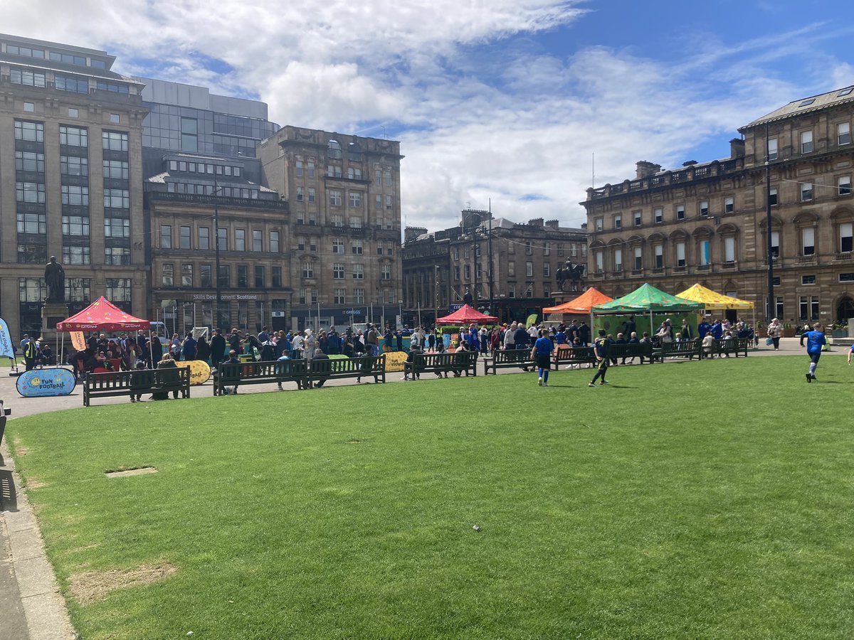 PaulHMcNeill's tweet image. Week of Football

We continue our @ScottishFA Week of Football with a fantastic event @GlasgowCC George Square

Thanks @FunFootballUK for helping with a fantastic activity zone🙏

Even the 🌞 came out, thanks to everyone for making it a great experience 

#GetOutsideGetInvolved