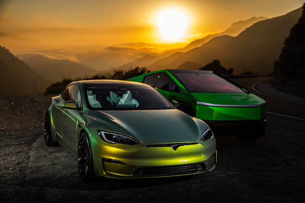masegoslin's tweet photo. And for something a little different…
21 MS Plaid
STEK DynoShift Green by American Wrap
Signature SV107
UP Carbon BBK
TesLux Lights
Photo Credit: Dennis Collatos
Cybertruck: X: @brandonirl

@Tesla @stekofficial @AmericanWrapCo  @UnpluggedTesla @TesluxINNOV @brandonirl @elonmusk https://t.co/19DyzGwOBa