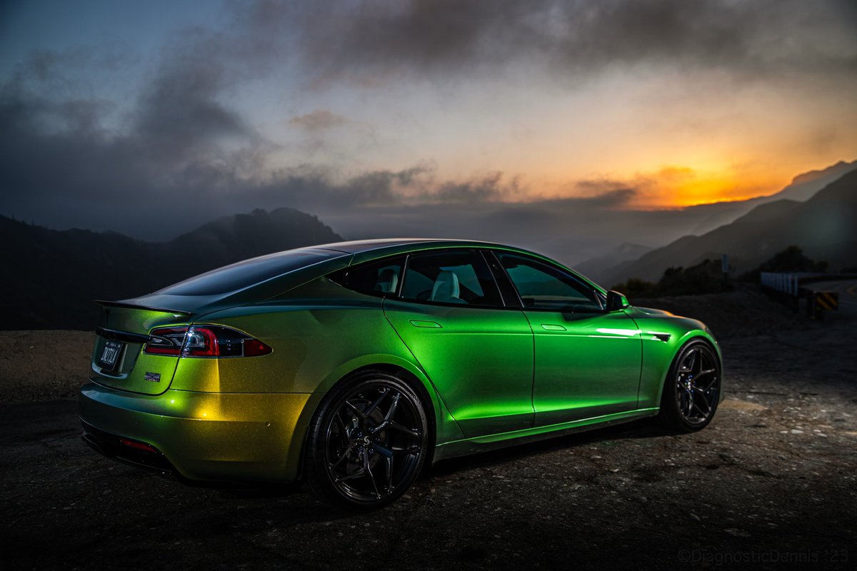 masegoslin's tweet photo. And for something a little different…
21 MS Plaid
STEK DynoShift Green by American Wrap
Signature SV107
UP Carbon BBK
TesLux Lights
Photo Credit: Dennis Collatos
Cybertruck: X: @brandonirl

@Tesla @stekofficial @AmericanWrapCo  @UnpluggedTesla @TesluxINNOV @brandonirl @elonmusk https://t.co/19DyzGwOBa