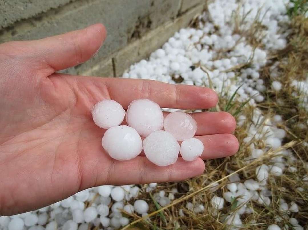 Sausius_wx's tweet photo. Another report of decently sized #hail in Germany. This time from Pfronten, Bavaria about an hour ago. This was  associated with this this #supercell and was reported as 3 cm, although could be up to 4 cm. Environment did once again not really seem that favourable. #EUwx https://t.co/o9NBdxXoBp