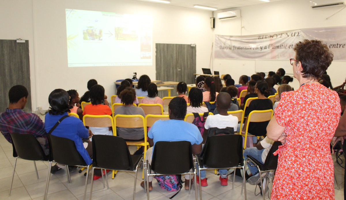 Lycée Albert Camus Conakry tweet media