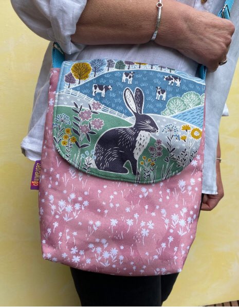 The cutest rabbit print for a unique, handmade messenger bag zebramingo.etsy.com/listing/173809… #rabbits #naturelove #BankHolidayMonday #SMILEtt23
