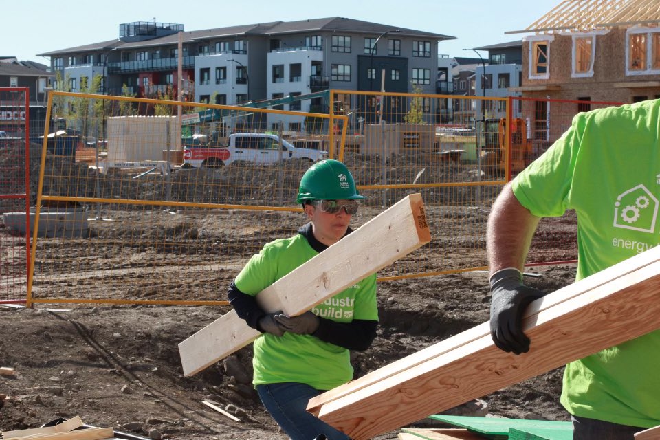 SarahCrosbie's tweet photo. Working this morning at new Habitat for Humanity build in Livingston, framing a bedroom. 🏡

- @QRcalgary 

#HabitatForHumanity #yyc #Calgary https://t.co/PvM0inrb4J