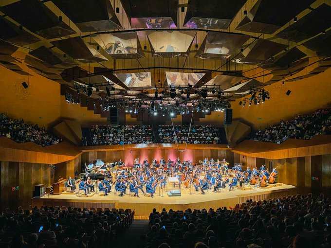 Catalunya_MX's tweet photo. 🎼Concierto de hermandad Catalunya-México

 🎻El 8 y 9 de junio el maestro catalán @MarcMoncusi dirige la Orquesta Filarmónica de la UNAM @OFUNAM en la Sala Neza con un programa de compositores catalanes y 🇲🇽 (Montsalvatge, Albéniz, Ponce y Chávez)

ℹ️ https://t.co/jOYAHorB9N https://t.co/RT98M1HGhL