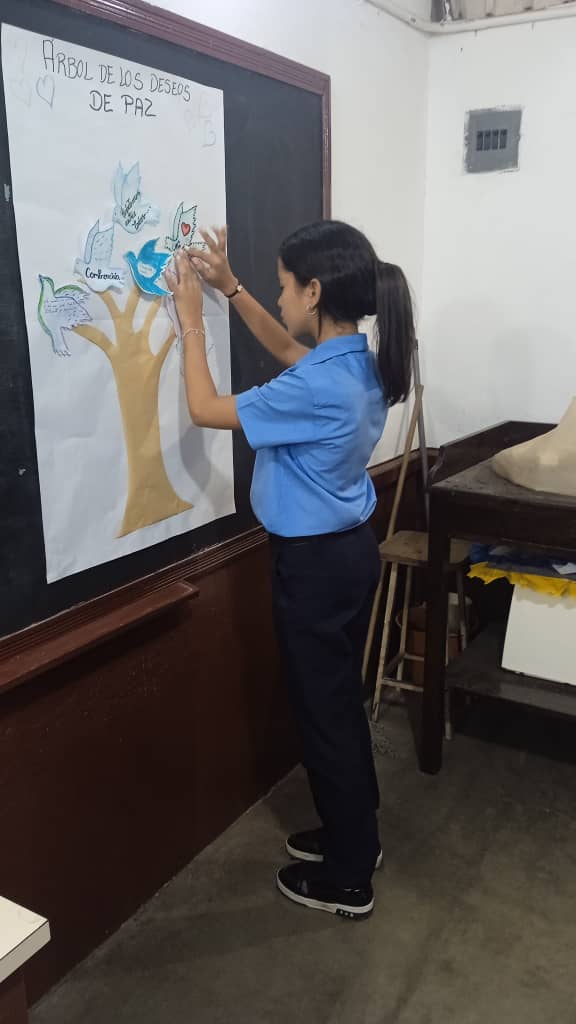 UECINMACULADA's tweet photo. XV ENCUENTRO DE CONSTRUCTORES DE PAZ. Ciudadanos Constructores de paz. Momento 1. Soñar y plasmar la paz que queremos en el país  #60minutosporlapaz #constructoresdepaz2024 https://t.co/6eS4myOMB7