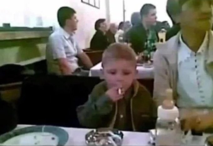 por fin un niño sin el movil