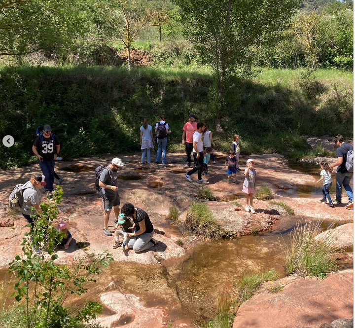 Matinal plena d’activitats amb motiu del Dia Europeu dels Parcs. Caminada, hora del conte, taller d’aromàtiques, visita al molí, passejada fins l’ermita de Sant Antoni... per a tots els gustos i ho vàrem passar d’allò més bé! 😊#bibliosiparcs #quefemalesbiblios @bibliotequesXBM