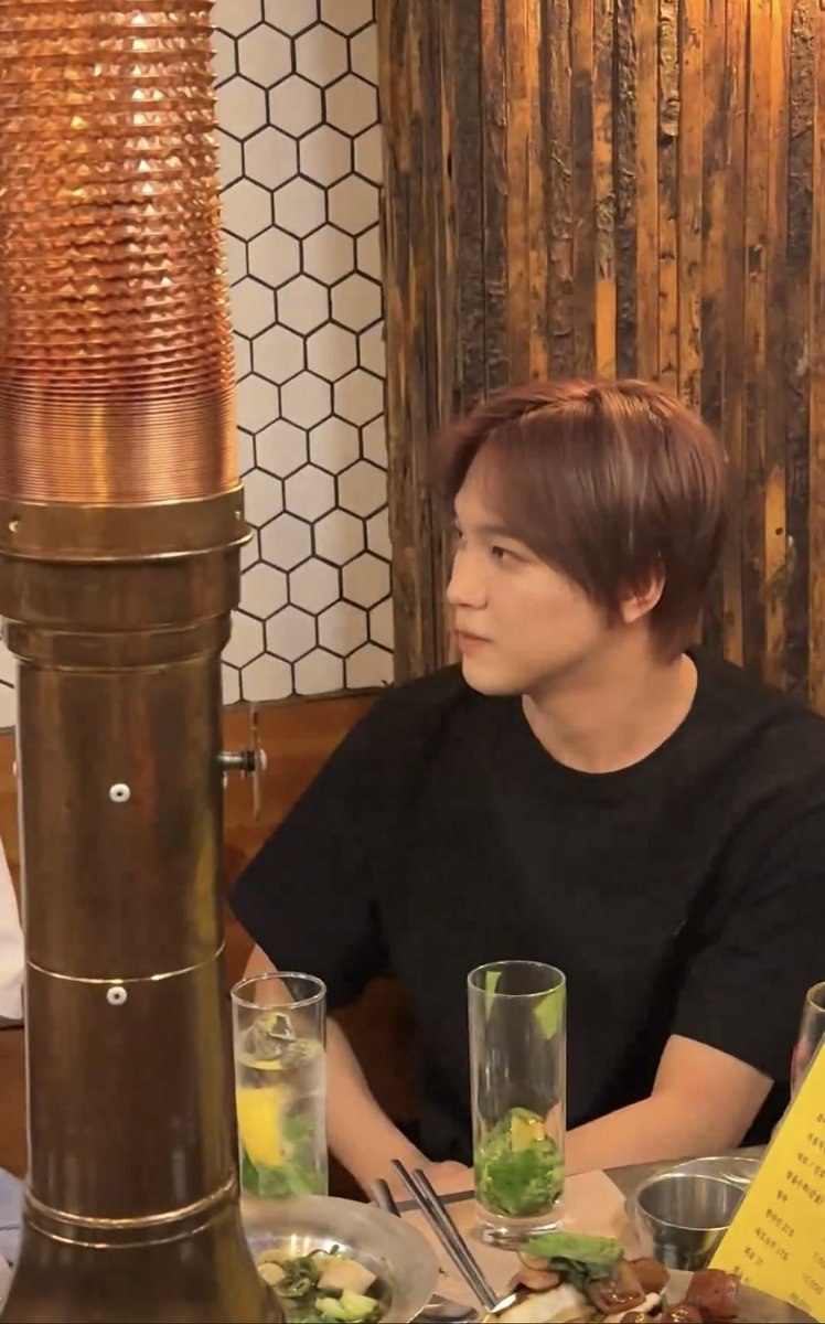 DOYOUNG__21's tweet image. 도영이의 새로운 첫 시작의 마무리이자 쉼표인 솔로 콘서트 뒷풀이 자리에 와준 쟈니형이랑 마크랑 해찬이 나 진짜 너무 놀라고 감동받음