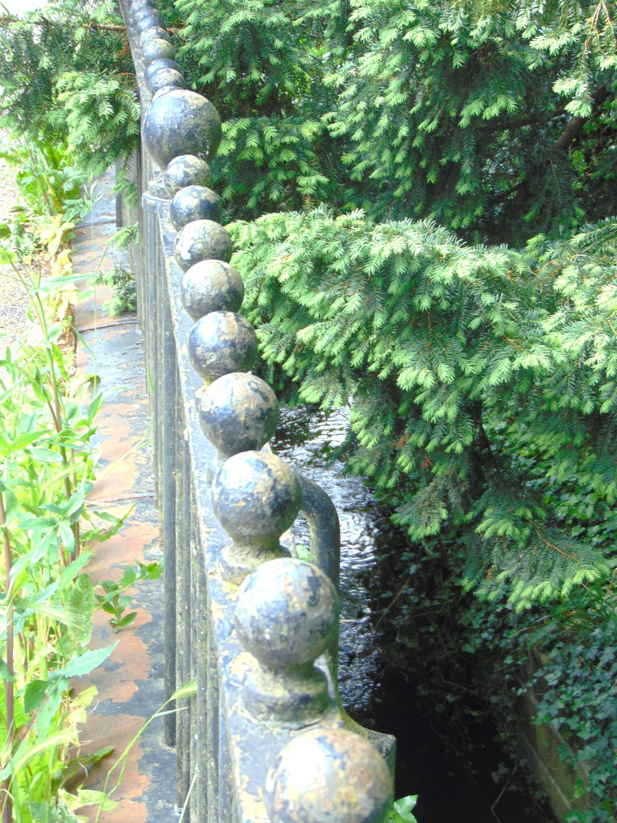 Not a diagram of the solar system, just an eye-catching fence. Have done next to nothing today, but it is a bank holiday. Absorbed unfairly into half-term. #theferrisfiles #metaphorsaplenty #fencing #summer #ferrisphotos