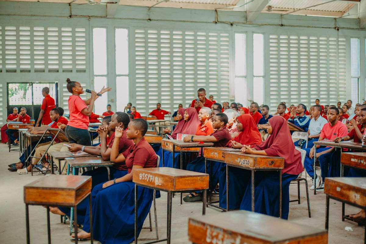 Honored to join @climatehubTz & partners for a #MenstrualHygiene event at Bagamoyo Secondary School last Saturday! An event Focused on a sustainable future in line with provision of eco-friendly reusable sanitary pads.🌍✨ #Sustainability #EcoFriendly #ClimateAction #SADCYouth