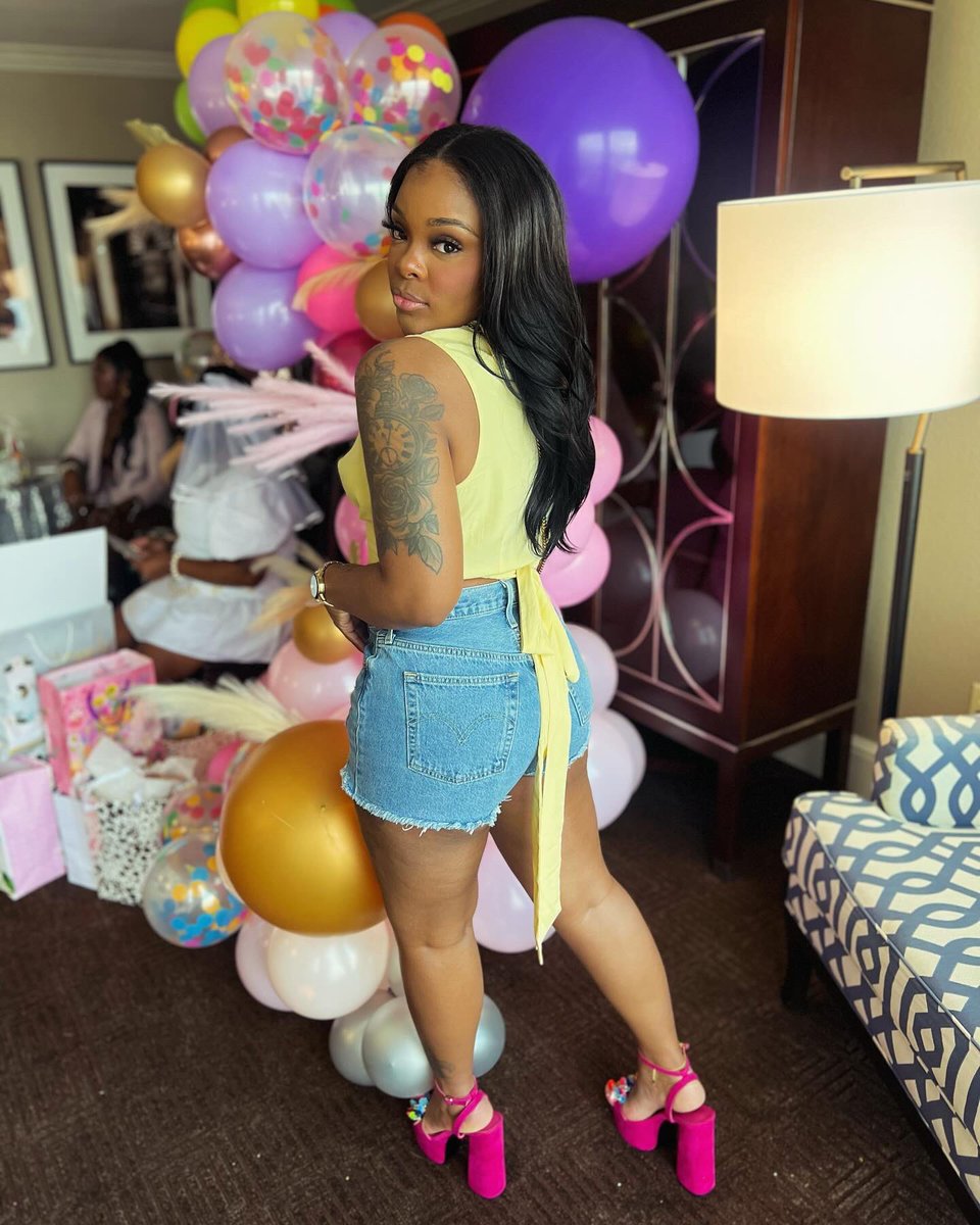 Mean_Ass_Tay's tweet photo. Girl You Pretty 💐🫶🏾 #TheShakeBack https://t.co/ETiGoD3nk3