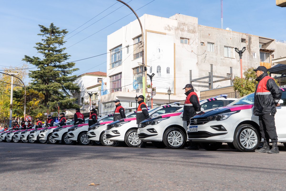 lopresti_lh's tweet image. Presentamos la nueva flota vehicular de la Guardia Urbana Municipal.

Compuesta por 25 móviles OKM Fiat Cronos, sumamos una acción más para disminuir los índices de inseguridad en Las Heras. 

Abro Hilo. 👇🏼