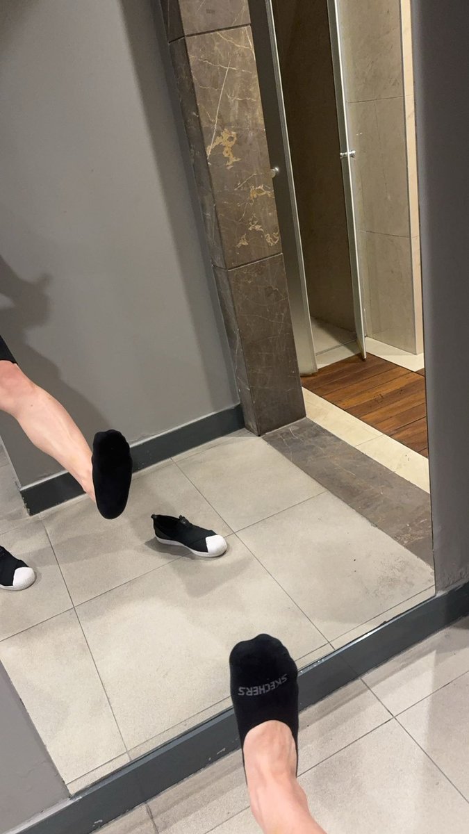 ayaklarıma kim masaj yapmak ister #feetmaster #feetslave #kinky #istanbulgay