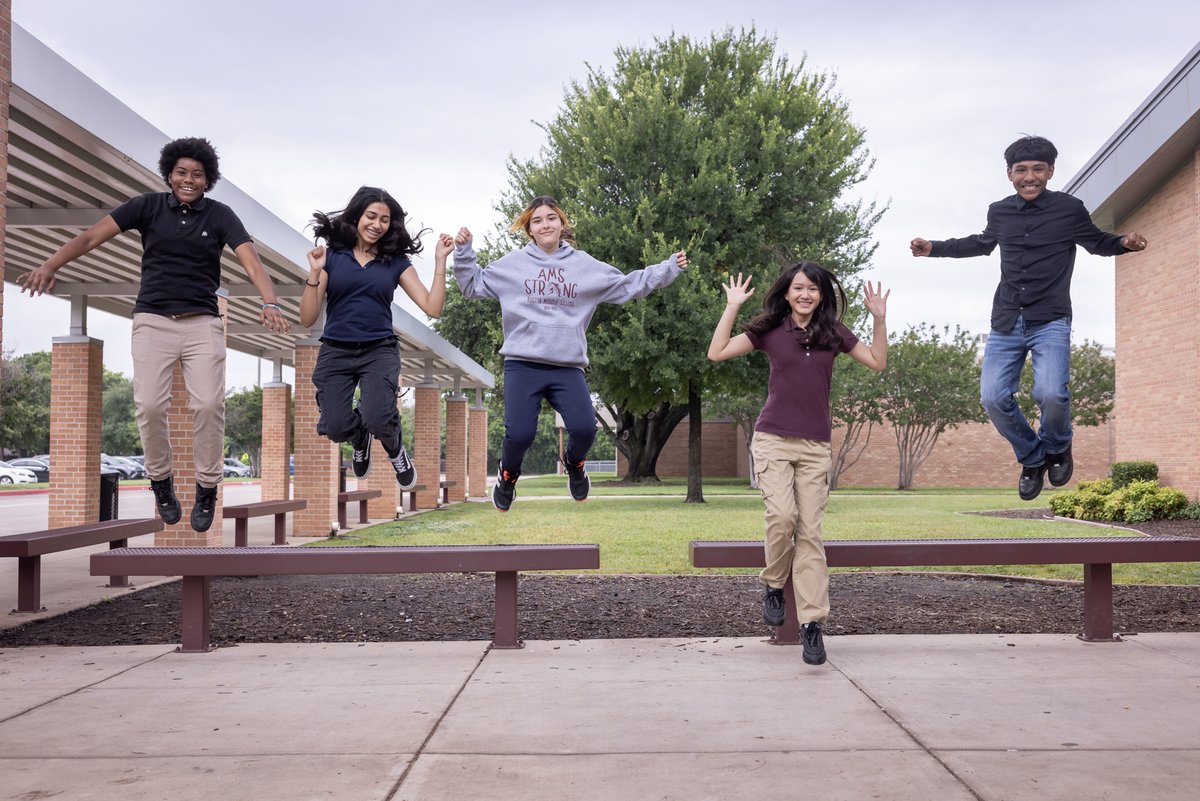 As we near the end of this school year, we want to extend a friendly reminder that Wednesday, May 29, and Thursday, May 30, are early release days 🏫⏰. To learn more, visit IrvingISD.net/Calendar.